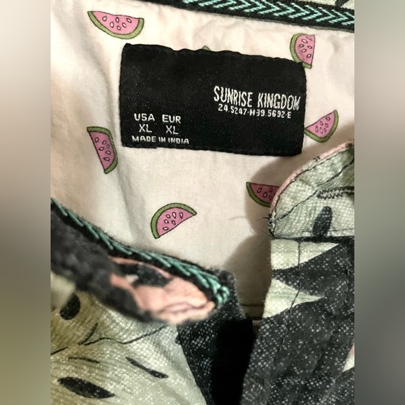 Sunrise Kingdom Size XL Men's Short Sleeve Button Up Hawaiian Shirt - Picture 4 of 6